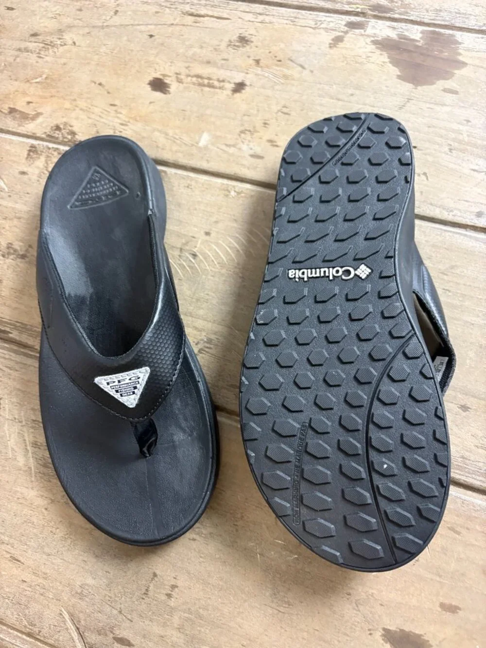 Columbia Women's black flip flops Sz 9.